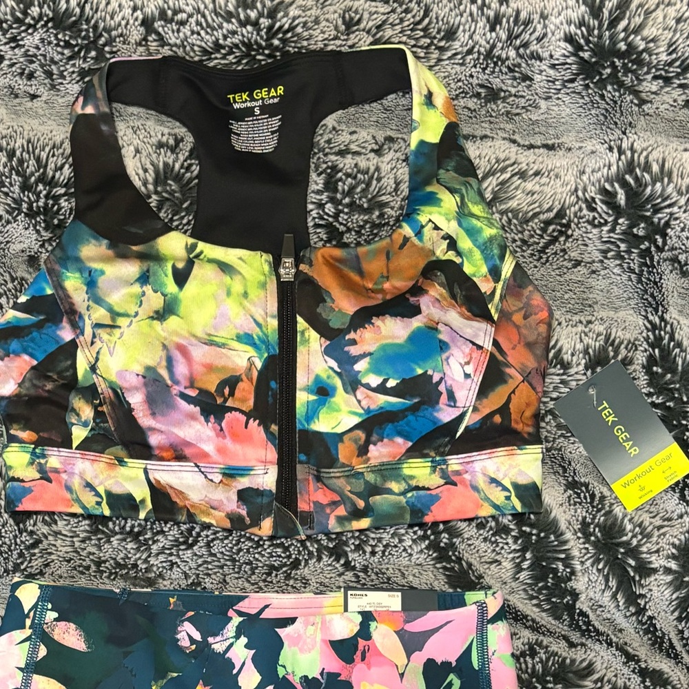 Tek Gear workout set. Size small top & leggings, floral pattern. new w tags